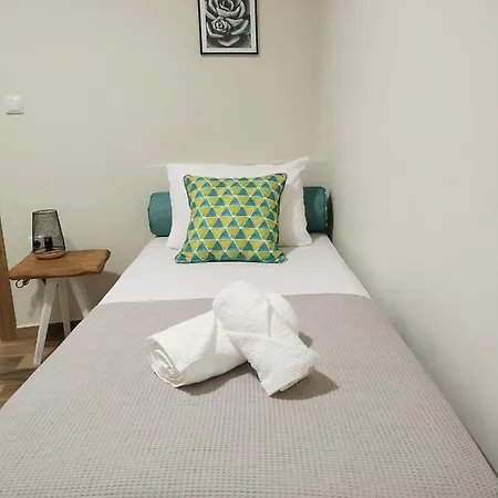 Sunny Days يميناريا