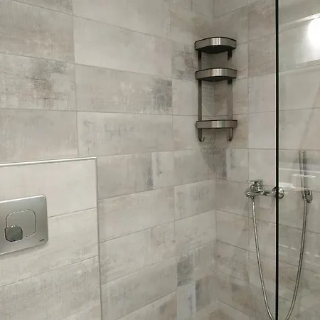 Sunny Days يميناريا